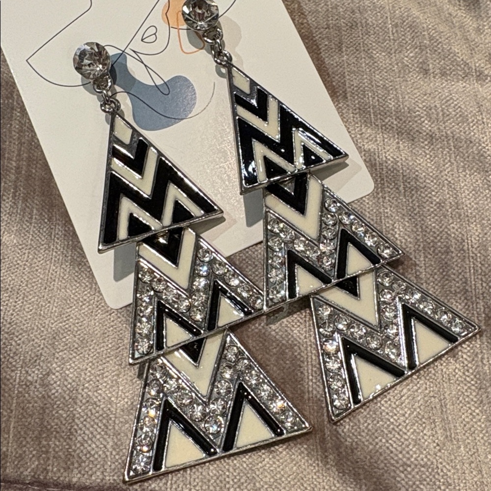 Vintage Black and Silver Chevron Earrings 3”
zig zigzag - Picture 6 of 6